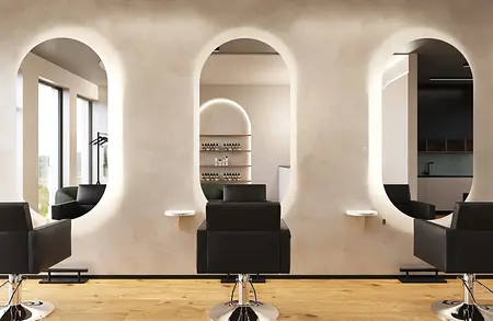 Wnętrze salonu fryzjerskiego w stylu boho i japandi z czarnymi fotelami i jasnymi ścianami.