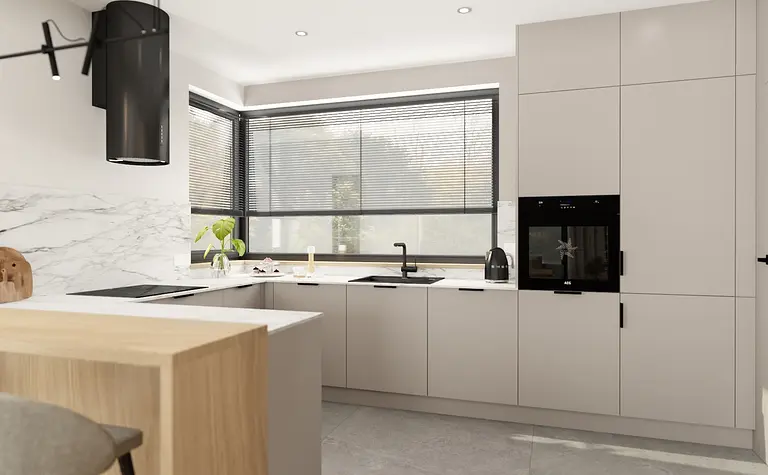 Nowoczesna kuchnia w stylu minimalizmu z jasnymi meblami, czarnymi akcentami i marmurowym blatem.