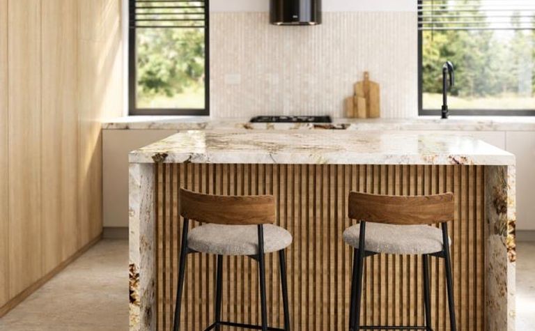 Wnętrze kuchni w stylu japandi i nowoczesnym z drewnianymi meblami