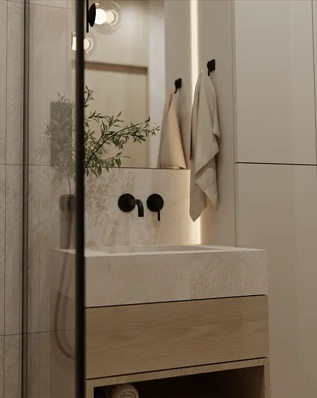 Wnętrze nowoczesnej łazienki z szarymi płytkami, drewnianą szafką i czarnymi detalami.