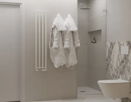 Łazienka w stylu japandi i minimalistycznym z białymi szlafrokami i marmurową płytką.