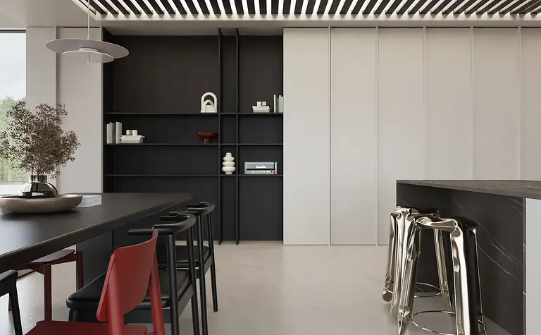 Eleganckie wnętrze salonu z jasnymi fotelami, metalowym pufem i rośliną. Styl tradycyjny.