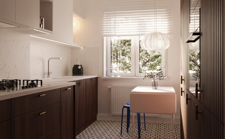 Eklektyczna kuchnia w stylu quiet luxury z drewnem i nowoczesnym oświetleniem.