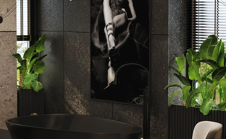Nowoczesna łazienka z czarną wanną, roślinami i eleganckim fotelem.