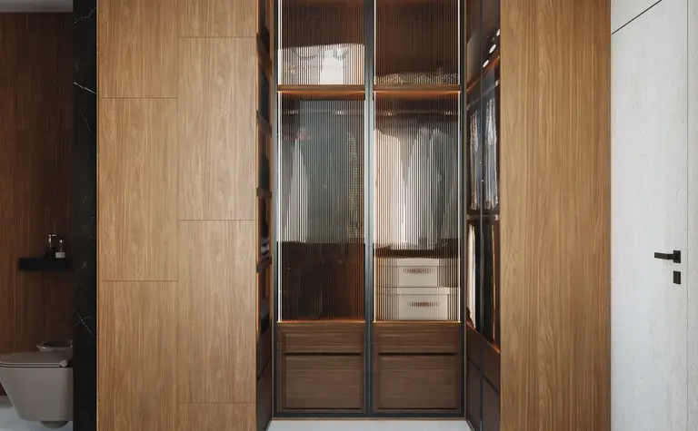 Garderoba z drewnianymi meblami, minimalistyczny design, nowoczesne akcenty.