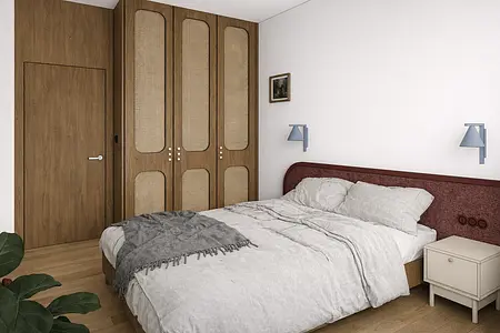 Sypialnia z brązową szafą, szarym łóżkiem i vintage dekoracjami w stylu dopamine decor.