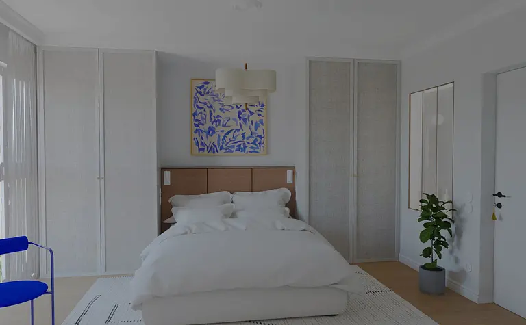 Sypialnia w stylu art deco z beżowymi meblami i niebieskim obrazem