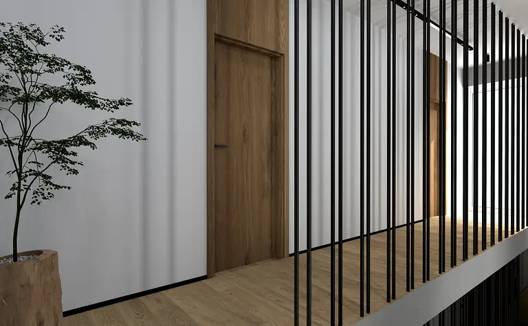 Korytarz z drewnianą podłogą, rośliną i stalowymi balustradami w nowoczesnym wnętrzu.