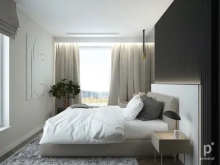 Nowoczesna sypialnia z białym łóżkiem i szarymi zasłonami, minimalistyczny design.