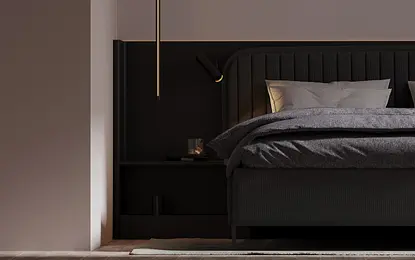 Sypialnia minimalistyczna z ciemnym łóżkiem i szarymi tekstyliami.