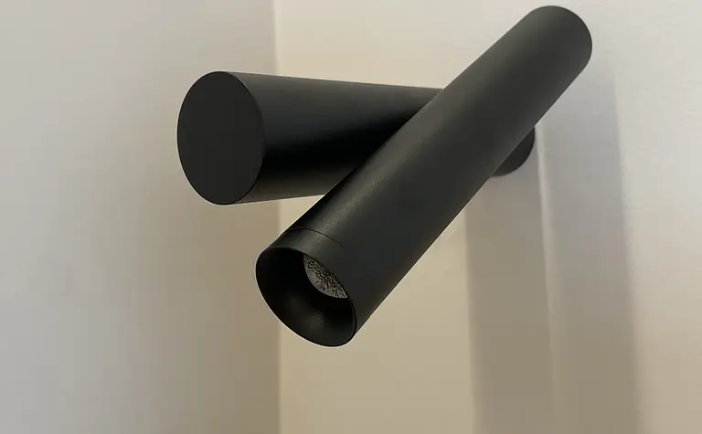 Nowoczesne oświetlenie w stylistyce glamour i industrialnej