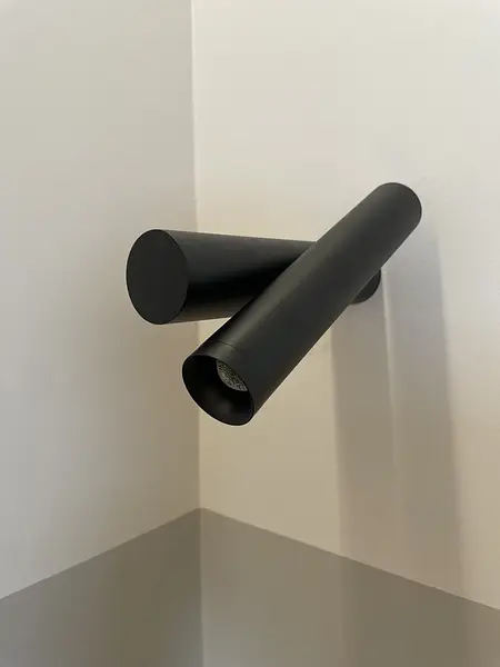 Nowoczesne oświetlenie w stylistyce glamour i industrialnej