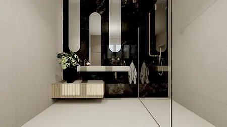 Nowoczesna łazienka z czarną, błyszczącą ścianą i wysokim, designerskim lustrem. Wisząca szafka w jasnym drewnie, roślina w doniczce oraz prysznic z metalicznymi dodatkami tworzą eleganckie i minimalistyczne wnętrze.