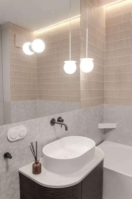 Nowoczesna łazienka w stylu art deco, boho i eklektycznym z białą umywalką