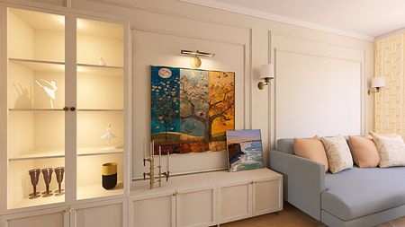 Wnętrze salonu z niebieską sofą, drewnianą komodą i obrazem.