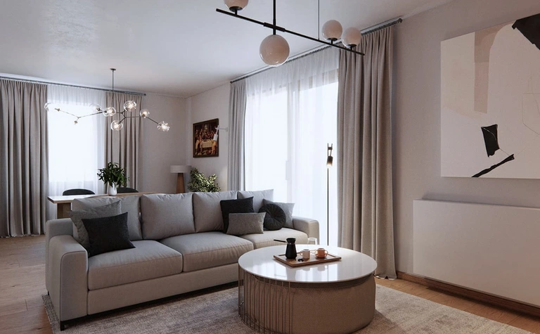 Wnętrze salonu w stylu eklektycznym i minimalistycznym z jasnymi zasłonami i sofą.