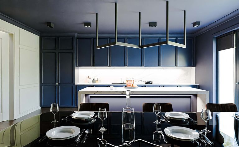 Kuchnia w stylu art deco i współczesnym z granatowymi meblami i białym blatem.