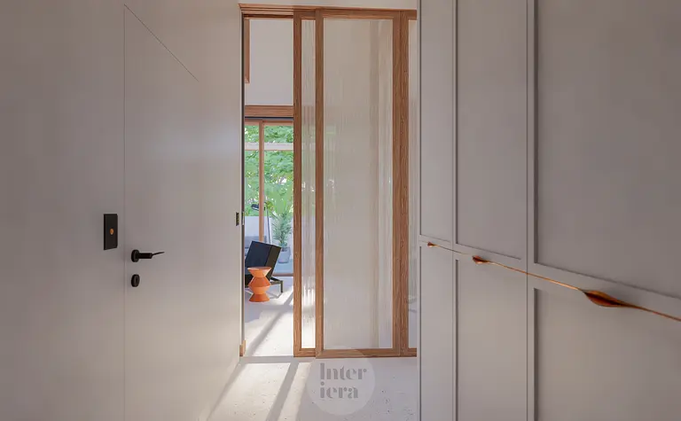 Przedpokój w stylu eklektycznym z elementami dopamine decor, drewniane akcenty.