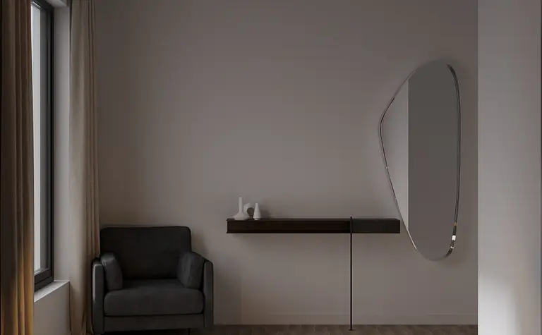 Minimalistyczne wnętrze z szarym fotelem i lustrzaną półką