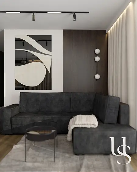 Wnętrze salonu w stylu quiet luxury i współczesnym z ciemną sofą i drewnianymi akcentami.