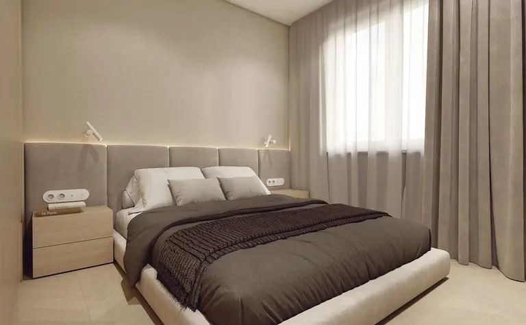 Wnętrze sypialni w stylu japandi, minimalistycznym z beżowym łóżkiem i drewnianymi detalami.