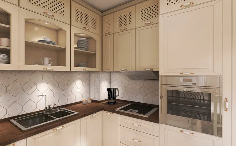 Wnętrze kuchni w stylu vintage z beżowymi meblami i drewnianym blatem.