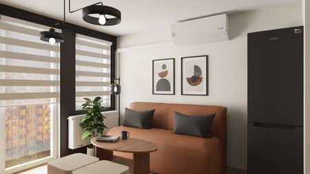 Wnętrze nowoczesnego salonu z brązową sofą i czarnymi detalami.