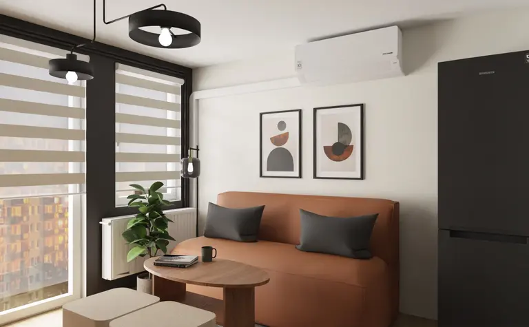 Wnętrze nowoczesnego salonu z brązową sofą i czarnymi detalami.