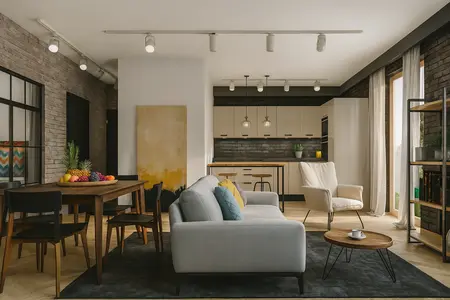 Wnętrze salonu z industrialnym i minimalistycznym stylem, szary dywan, drewniany stół.