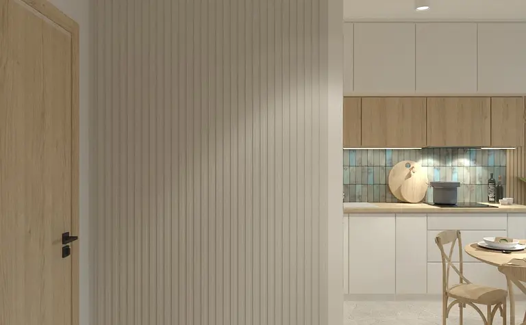 Minimalistyczna kuchnia z drewnianymi elementami i jasnymi meblami.
