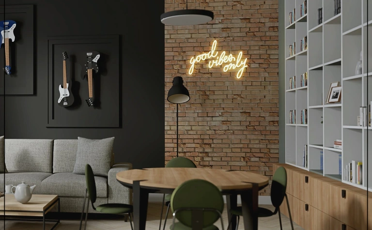 Wnętrze jadalni z drewnianym stołem, zielonymi krzesłami i ceglaną ścianą w stylu vintage.