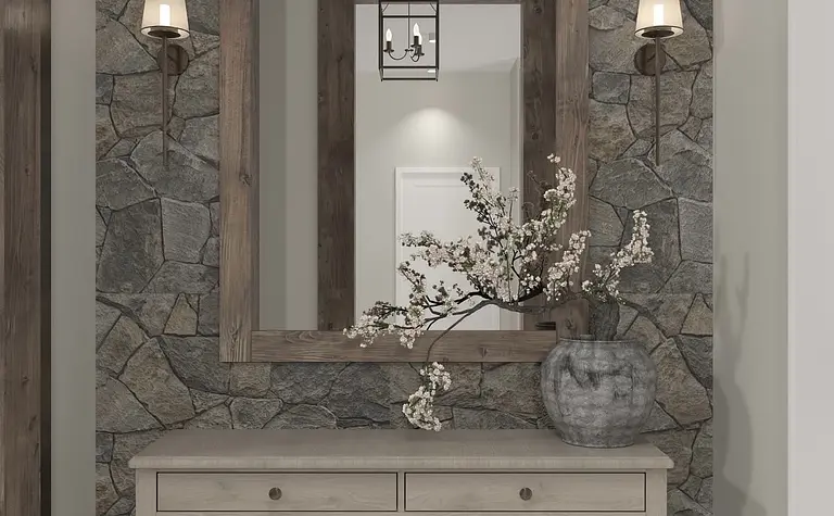 Tradycyjny przedpokój z kamienną ścianą, drewnianym lustrem i elegancką konsolą.