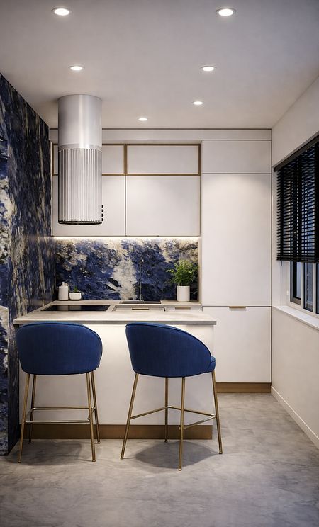 Wnętrze kuchni z niebieskimi krzesłami oraz białymi meblami, styl glamour i nowoczesny.
