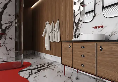 Stylowa łazienka z marmurowymi ścianami, drewnianą szafką i akcentami w kolorze czerwonym, dopamine decor, eklektyczny, glamour.