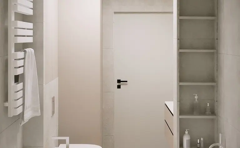 Nowoczesna łazienka z białą wanną, szarymi płytkami, minimalistyczny design