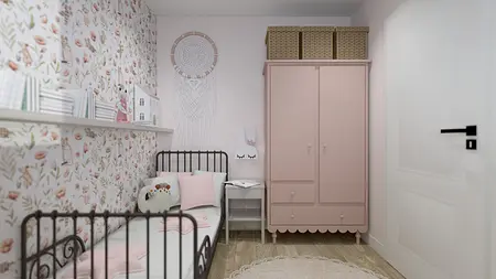 Pokój dziecięcy z różową szafą i dekoracjami w stylu rustykalnym.