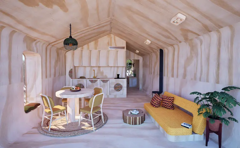 Wnętrze boho z drewnianymi ścianami, okrągłym stołem i sofy w stylu skandynawskim.