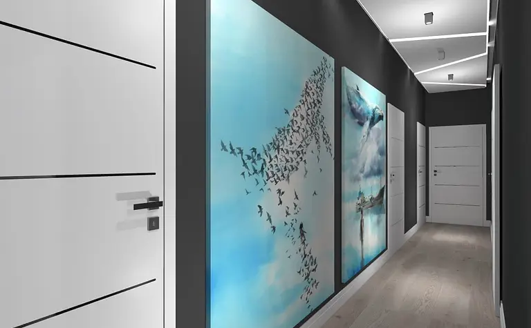 Korytarz z białymi drzwiami, niebieskimi obrazami i szaro-czarnymi akcentami w stylach: dopamine decor, industrialny, japandi, minimalistyczny, minimaluxe, nowoczesny, skandynawski, soft minimalizm, współczesny.