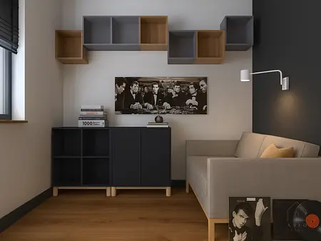 Minimalistyczne wnętrze z szaro-beżową sofą, ciemnym regałem i drewnianą podłogą.
