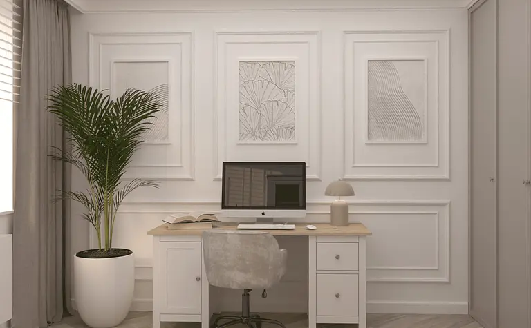 Nowoczesny gabinet w stylu quiet luxury z białym biurkiem, rośliną i eleganckimi detalami.