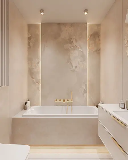 Nowoczesna łazienka minimalistyczna z wanną i złotymi detalami w stylu quiet luxury.