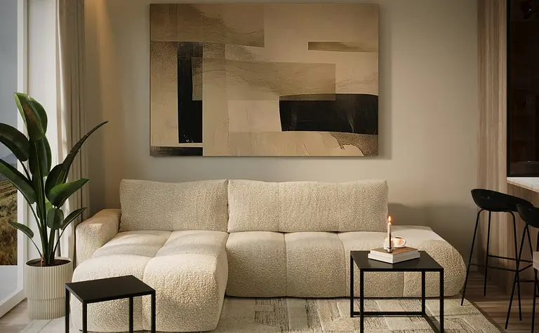 Wnętrze salonu z beżową sofą, nowoczesnym oświetleniem i minimalistycznym wystrojem.