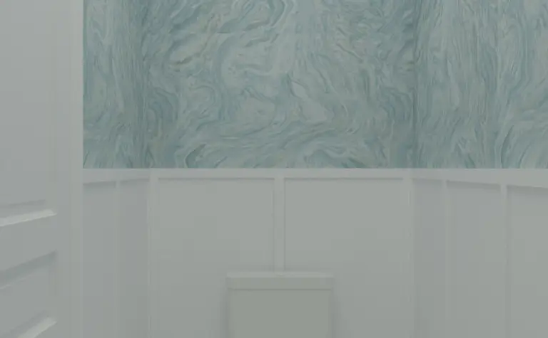 Toaleta z białymi panelami i niebieską ścianą w stylu art deco, minimaluxe, quiet luxury.