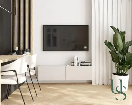 Minimalistyczny i nowoczesny salon z białą sofą, drewnianym stołem i dużą rośliną.