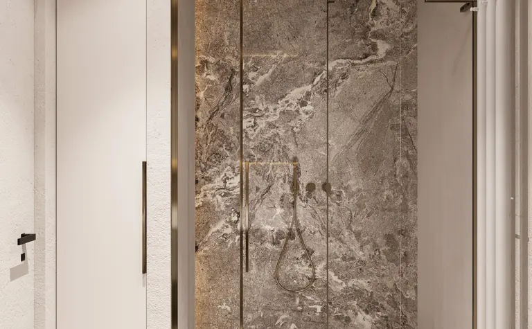 Nowoczesna łazienka z minimalistycznym prysznicem i glamour detalami.