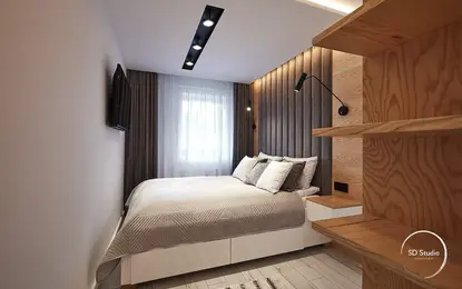 Sypialnia w stylu nowoczesnym i skandynawskim z białym łóżkiem i drewnianymi detalami.