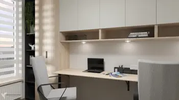 Nowoczesny gabinet z drewnianym biurkiem, szarym fotelem i minimalistycznymi akcentami.