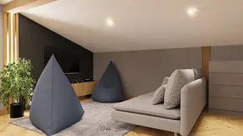 Wnętrze poddasza w stylu boho i nowoczesnym z szarymi meblami i rośliną.