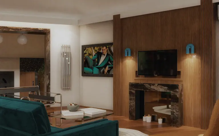 Wnętrze salonu w stylu art deco z niebieską sofą i kominkiem.