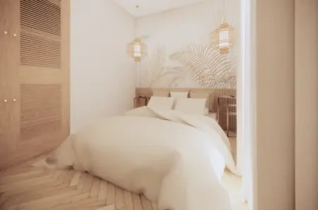 Sypialnia w stylu boho z beżowym łóżkiem i drewnianymi detalami.
